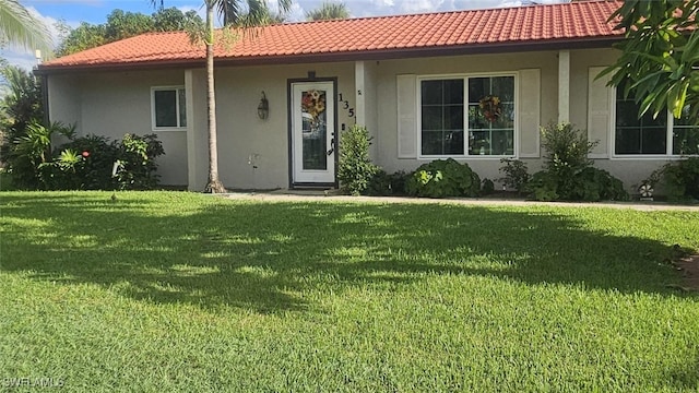 view of front of home featuring a front yard