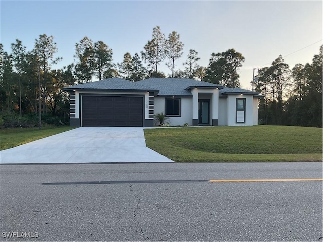 view of front of house featuring a front lawn and a garage