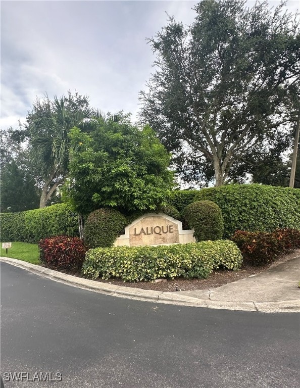 view of community / neighborhood sign