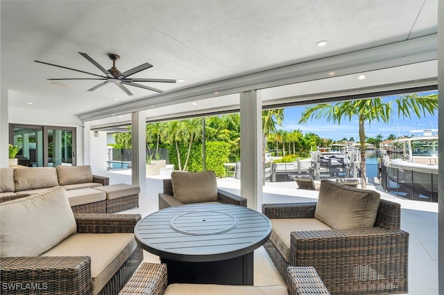 sunroom with ceiling fan