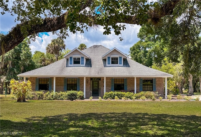 view of front of house featuring a porch and a front lawn