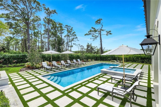 view of pool with an in ground hot tub and a patio area