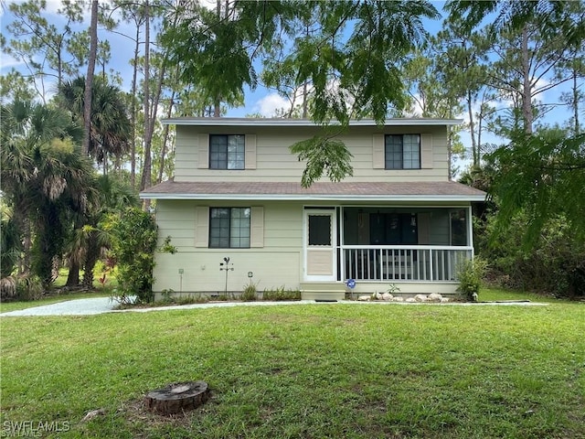 view of front of home featuring a front lawn