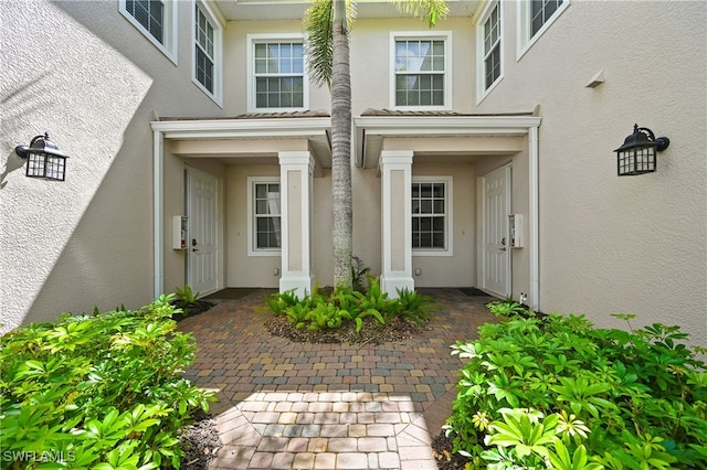 entrance to property with stucco siding