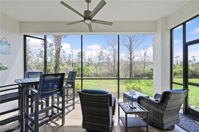 sunroom with ceiling fan