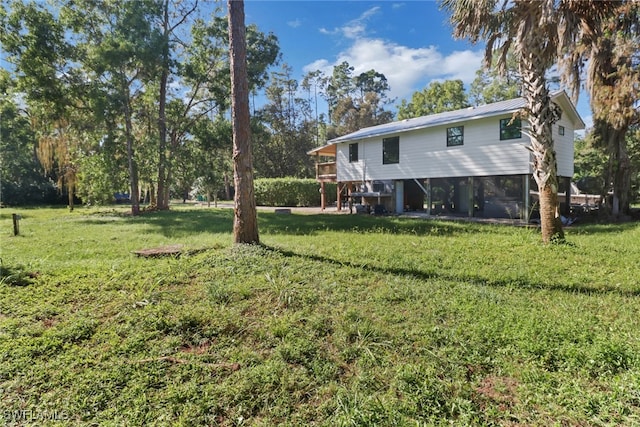 view of yard featuring a carport