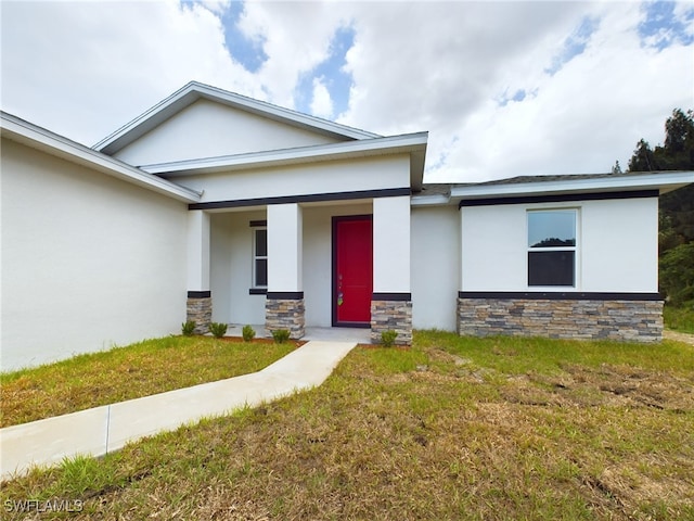 view of front of home with a front lawn