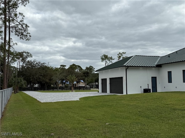 view of yard featuring a garage