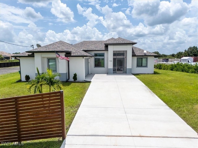 view of front of home featuring a front yard