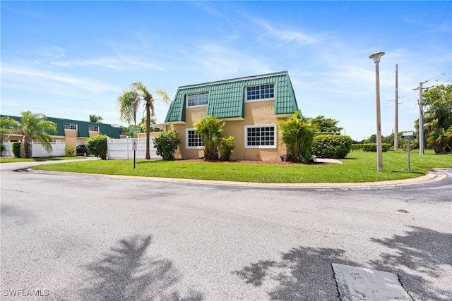 view of front of house featuring a front yard