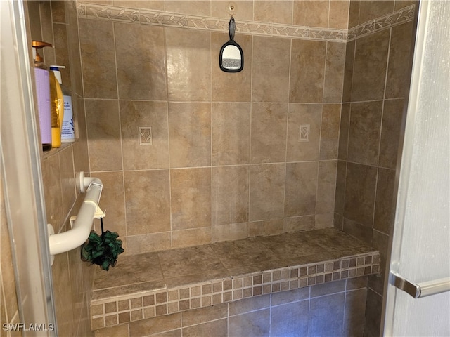 bathroom featuring a tile shower