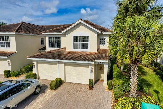 view of front facade with a garage