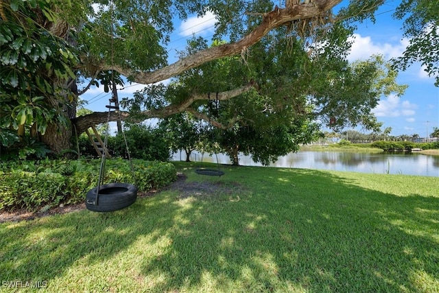 view of yard featuring a water view