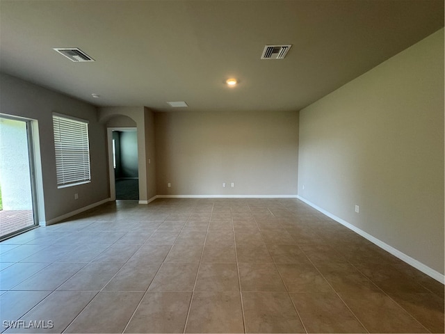 empty room featuring light tile patterned flooring