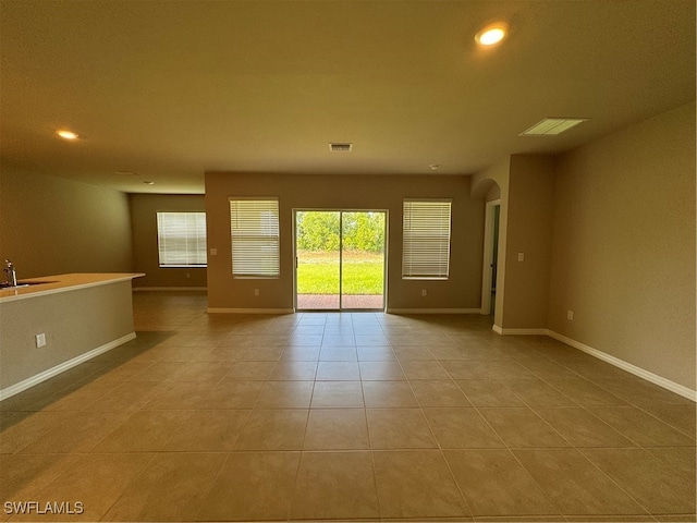 spare room with light tile patterned flooring