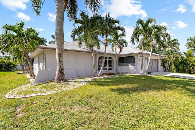 view of front of house with a front lawn and a garage