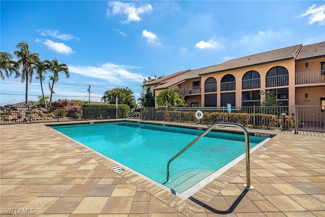 view of swimming pool