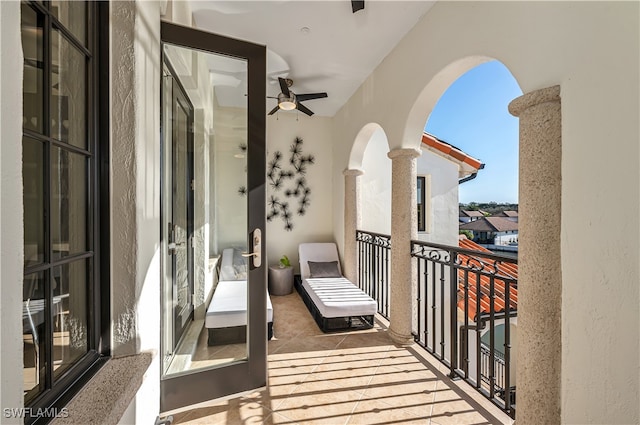 balcony featuring ceiling fan