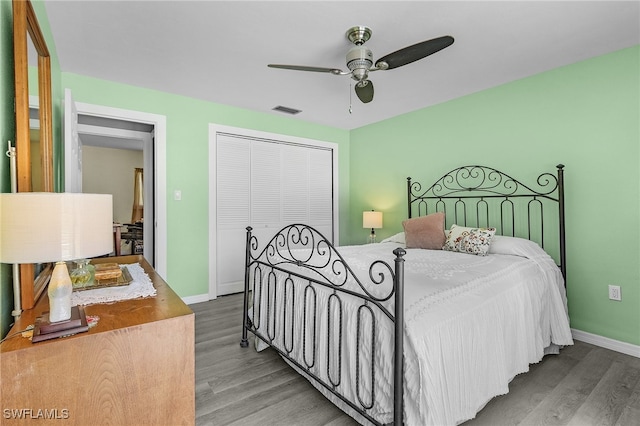 bedroom with a closet, ceiling fan, and hardwood / wood-style flooring