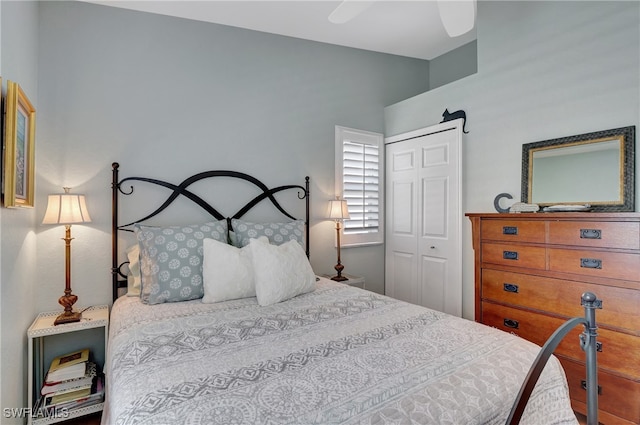 bedroom featuring ceiling fan and a closet