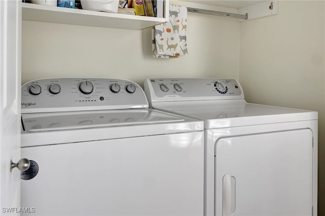 washroom featuring washing machine and clothes dryer