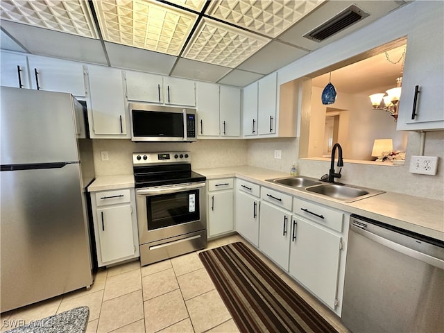 kitchen with visible vents, appliances with stainless steel finishes, light countertops, and a sink