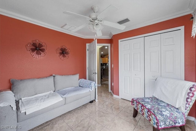 living room featuring crown molding and ceiling fan