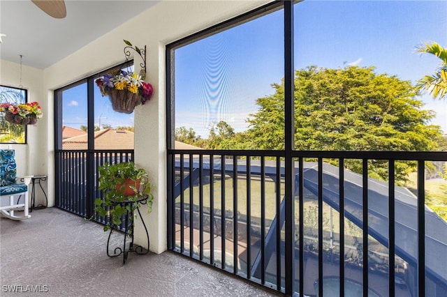 sunroom / solarium with ceiling fan