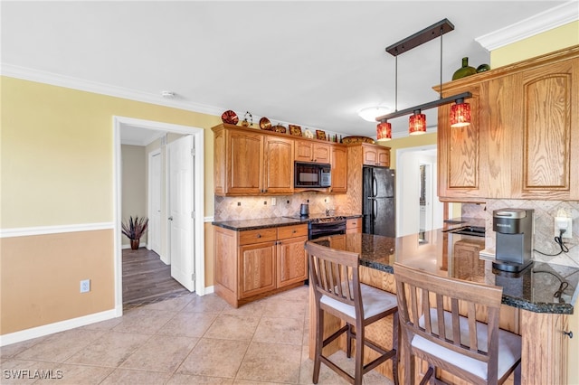 kitchen with crown molding, pendant lighting, black appliances, and tasteful backsplash