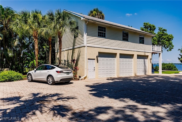 view of front of house featuring a garage