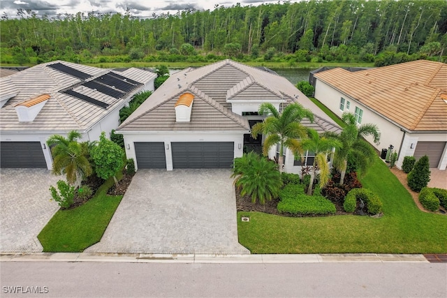 view of front of property featuring a front yard and a garage