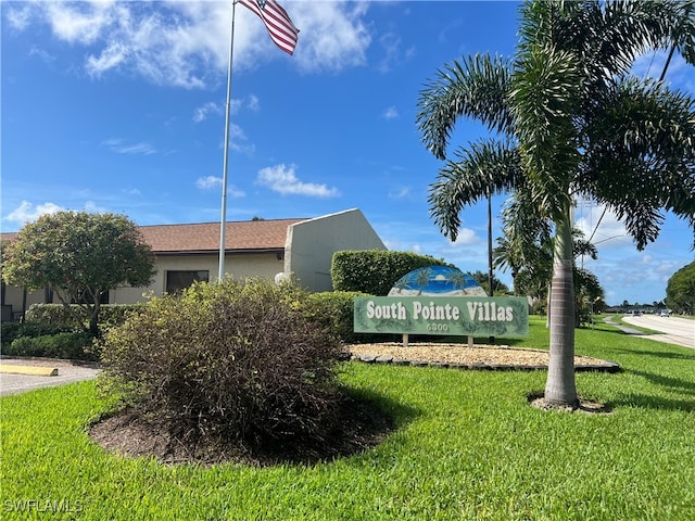 community sign with a lawn