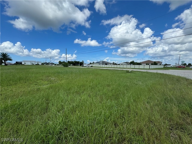 Listing photo 3 for 1054 NW 33rd Pl, Cape Coral FL 33993