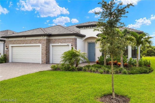 view of front of home featuring a garage and a front yard