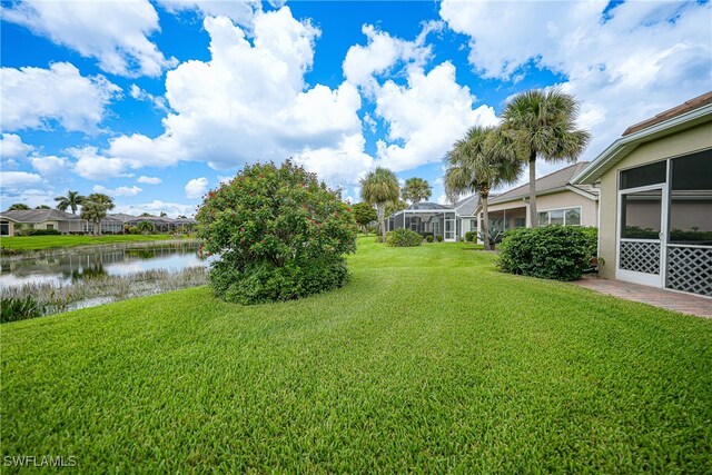 view of yard featuring a water view