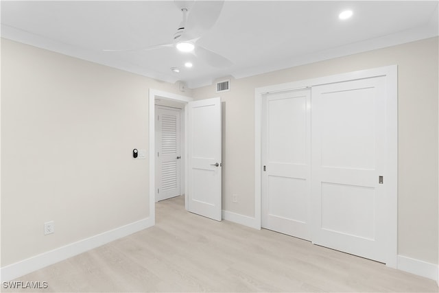 unfurnished bedroom featuring visible vents, baseboards, a ceiling fan, light wood-style flooring, and a closet