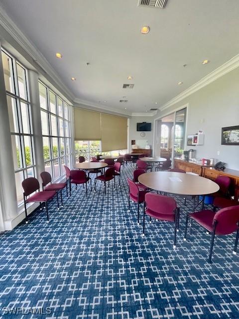 dining area with visible vents, ornamental molding, carpet flooring, and recessed lighting