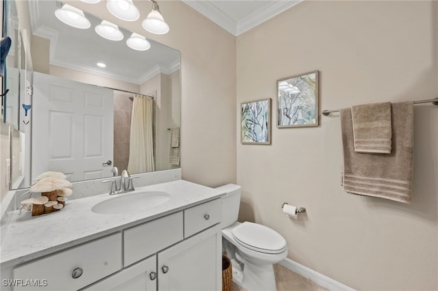 bathroom featuring toilet, a shower with shower curtain, vanity, baseboards, and crown molding