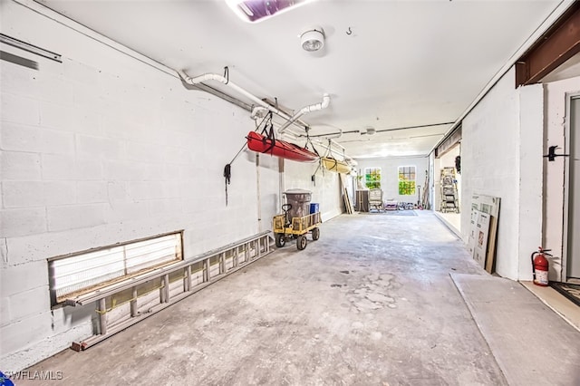 garage featuring concrete block wall