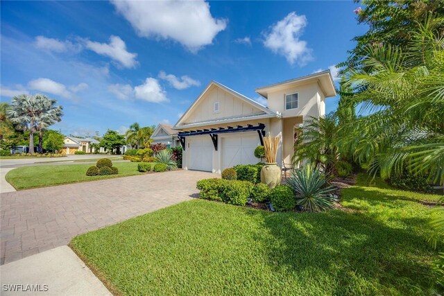 view of front of house featuring a front lawn