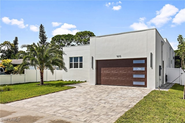 view of front of home featuring a garage and a front yard