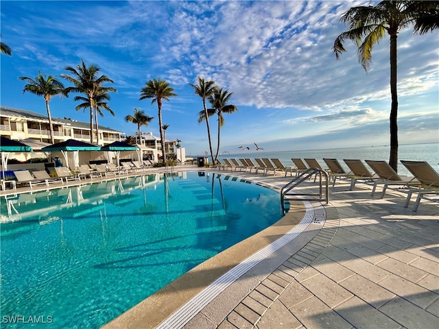 view of pool featuring a water view