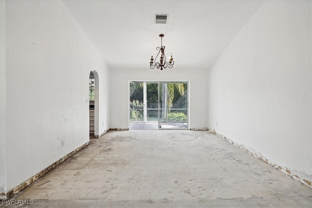 spare room featuring an inviting chandelier