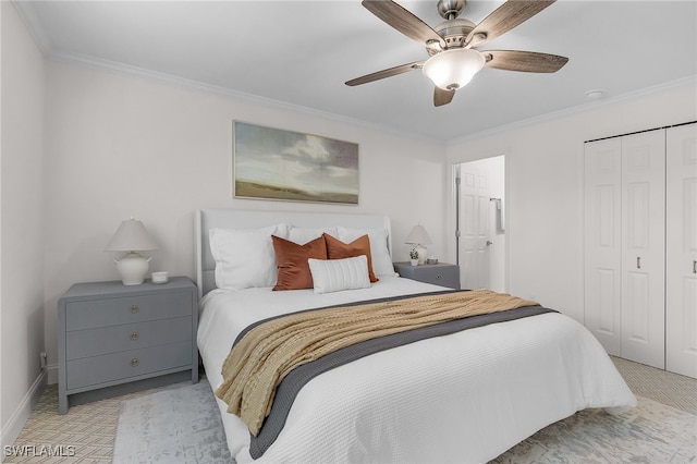 carpeted bedroom featuring ceiling fan, a closet, and ornamental molding