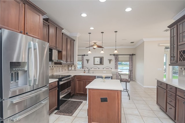 kitchen featuring a kitchen island with sink, hanging light fixtures, stainless steel appliances, kitchen peninsula, and ceiling fan