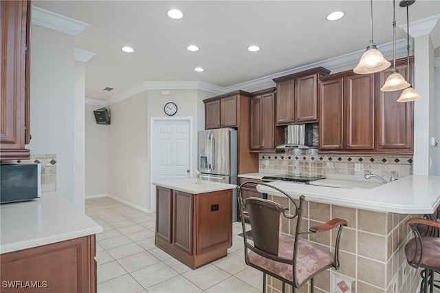 kitchen with stainless steel fridge with ice dispenser, hanging light fixtures, kitchen peninsula, a breakfast bar, and ventilation hood