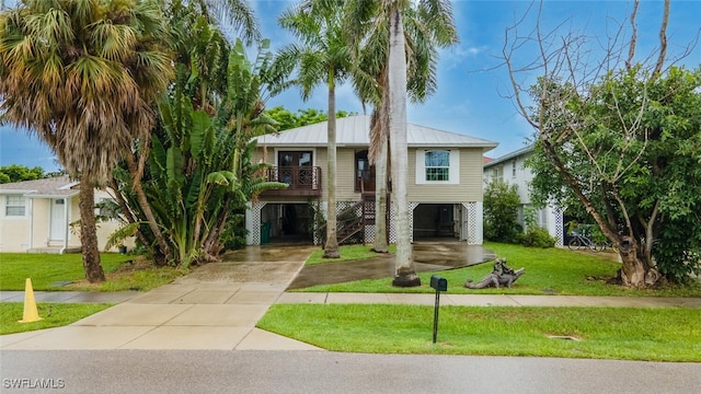 view of front of house featuring a front lawn and a carport