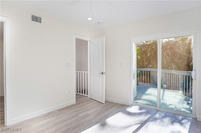 unfurnished room featuring light wood finished floors, recessed lighting, visible vents, and baseboards