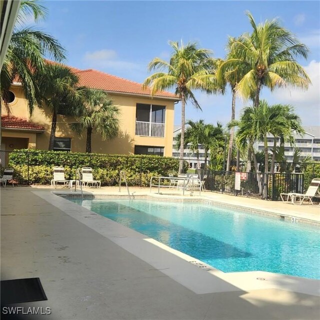 view of swimming pool