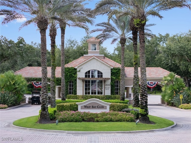 view of front of property